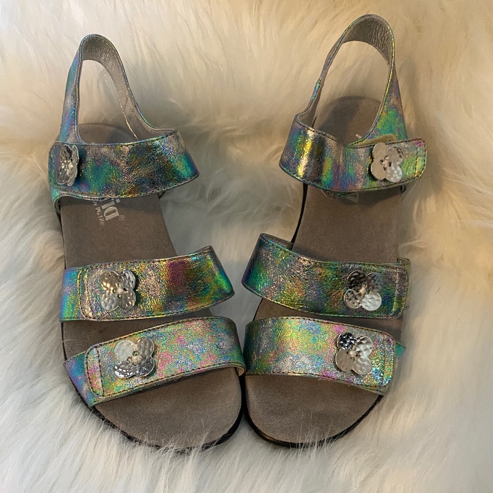 Sandals - Picture 2 of 3